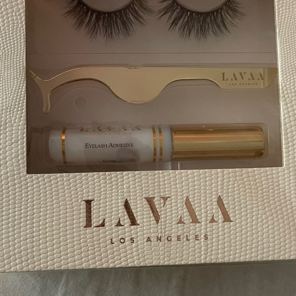 NEW LAVAA LASHES